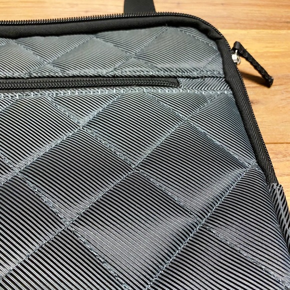 Travel Roots Satchel - Picture 4 of 7